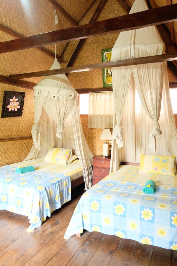 Kerti Beach Bungalow And Restaurant Падангбай Экстерьер фото